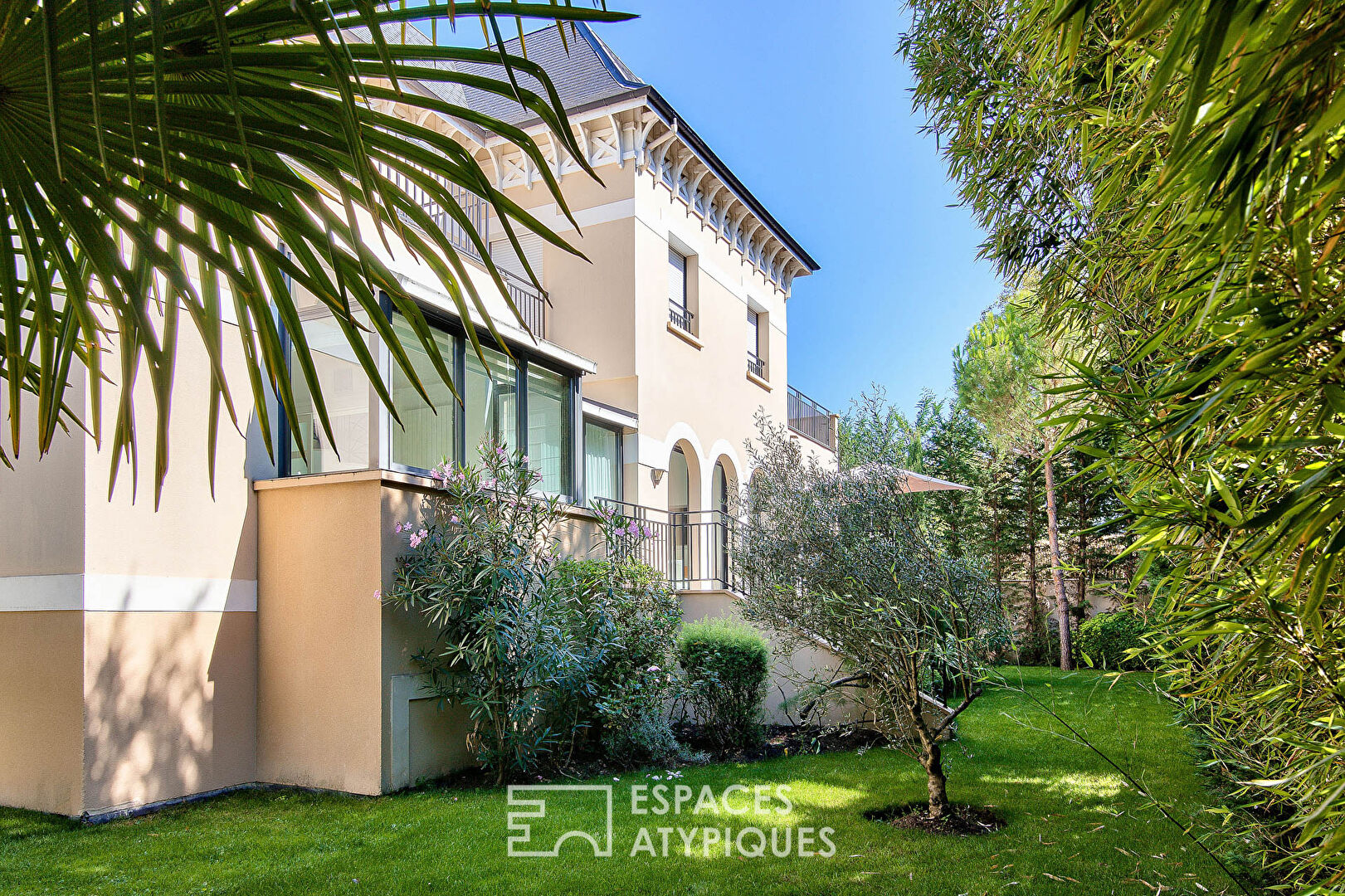 Villa with garden and caretaker’s house in La Varenne on the banks of the Marne