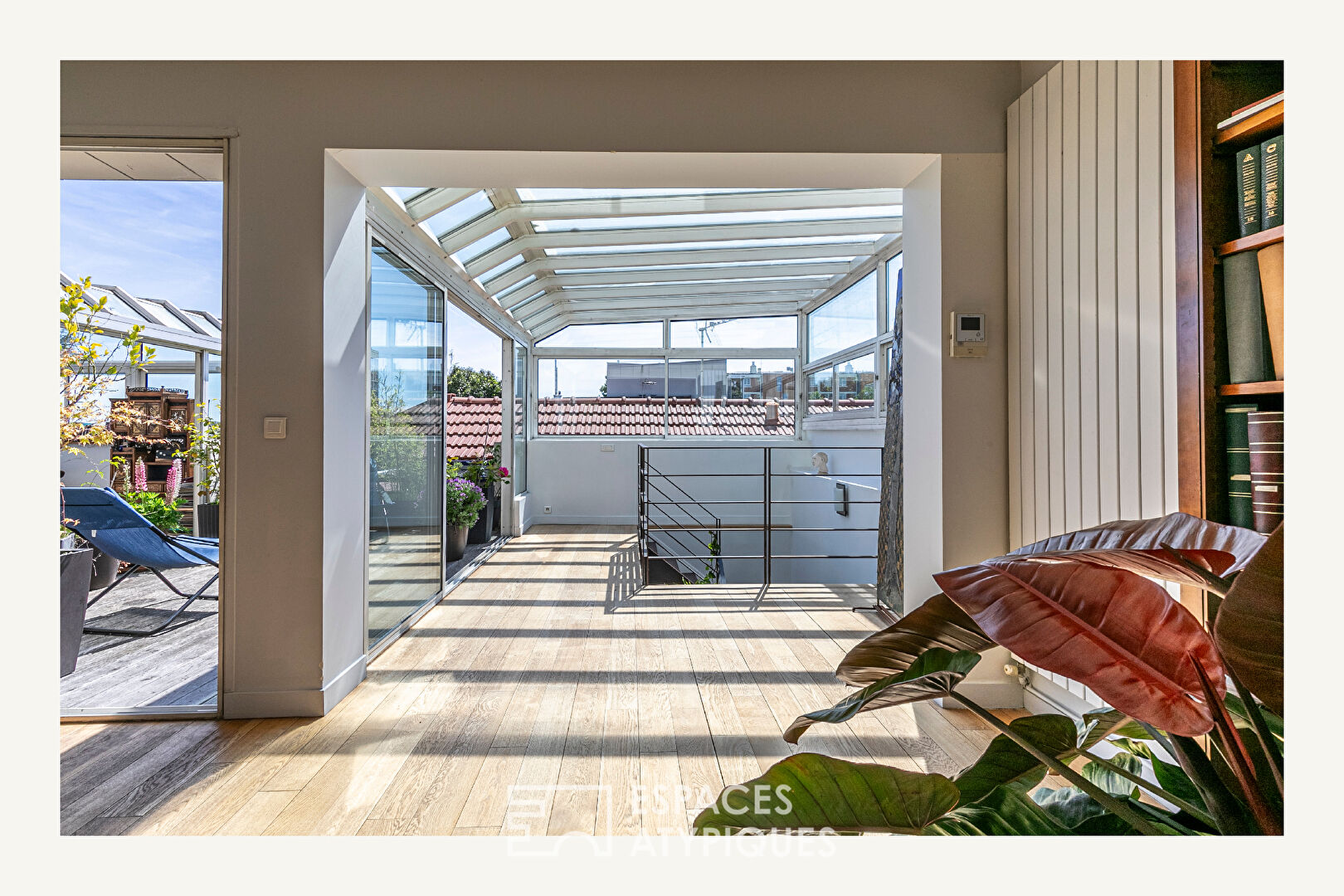 Family house with garden and garage in a former car garage