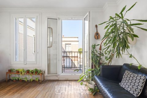 Appartement avec balcon et vue dégagée en dernier étage