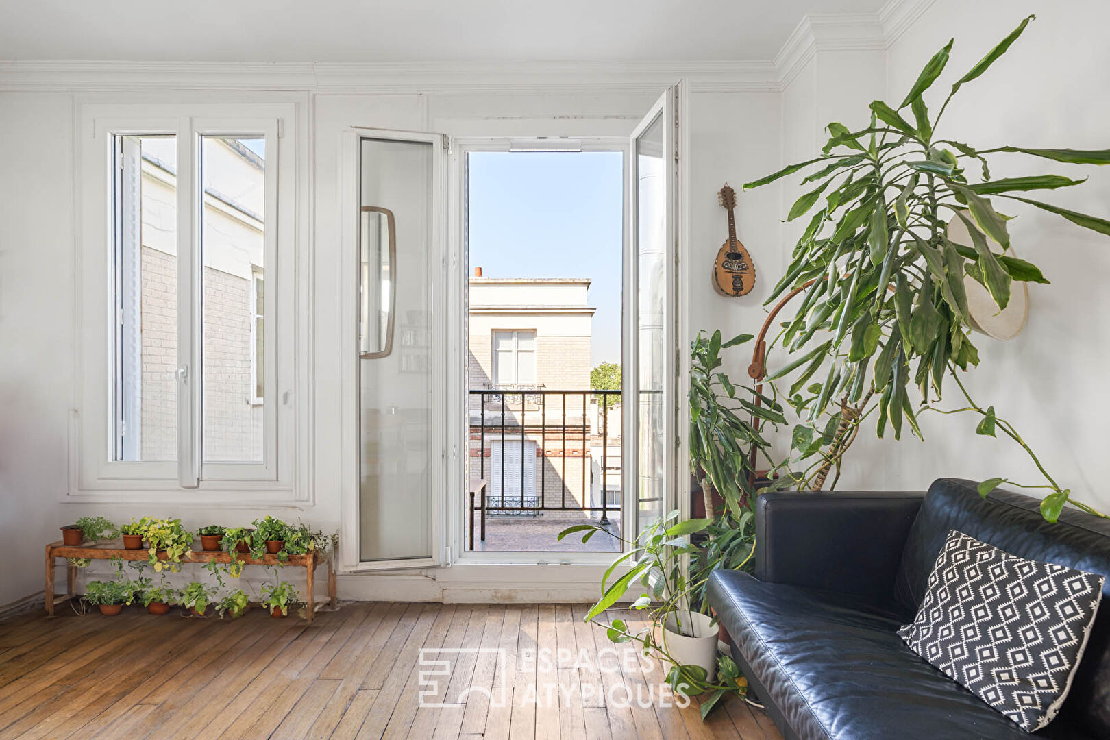 Apartment with balcony and open view on the top floor