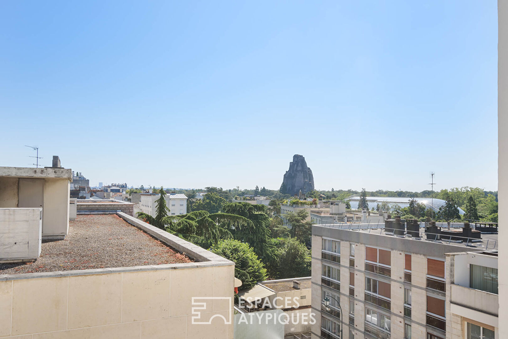 Apartment with balcony and open view on the top floor