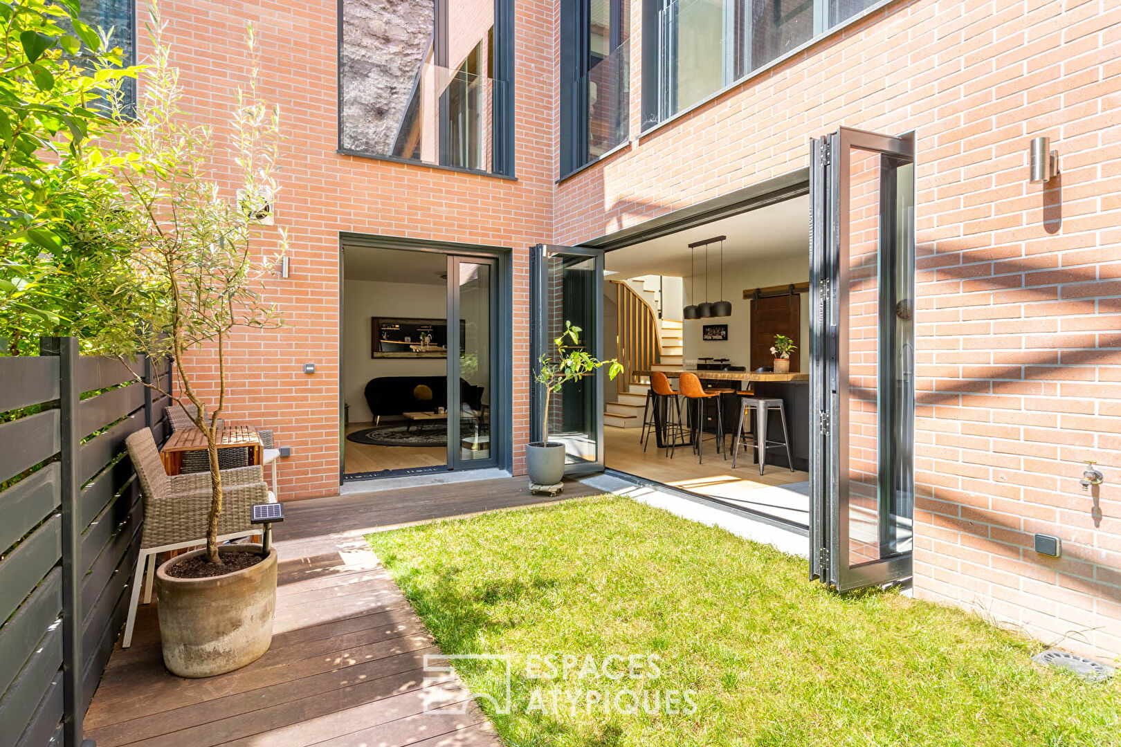 Duplex crossing loft with private garden