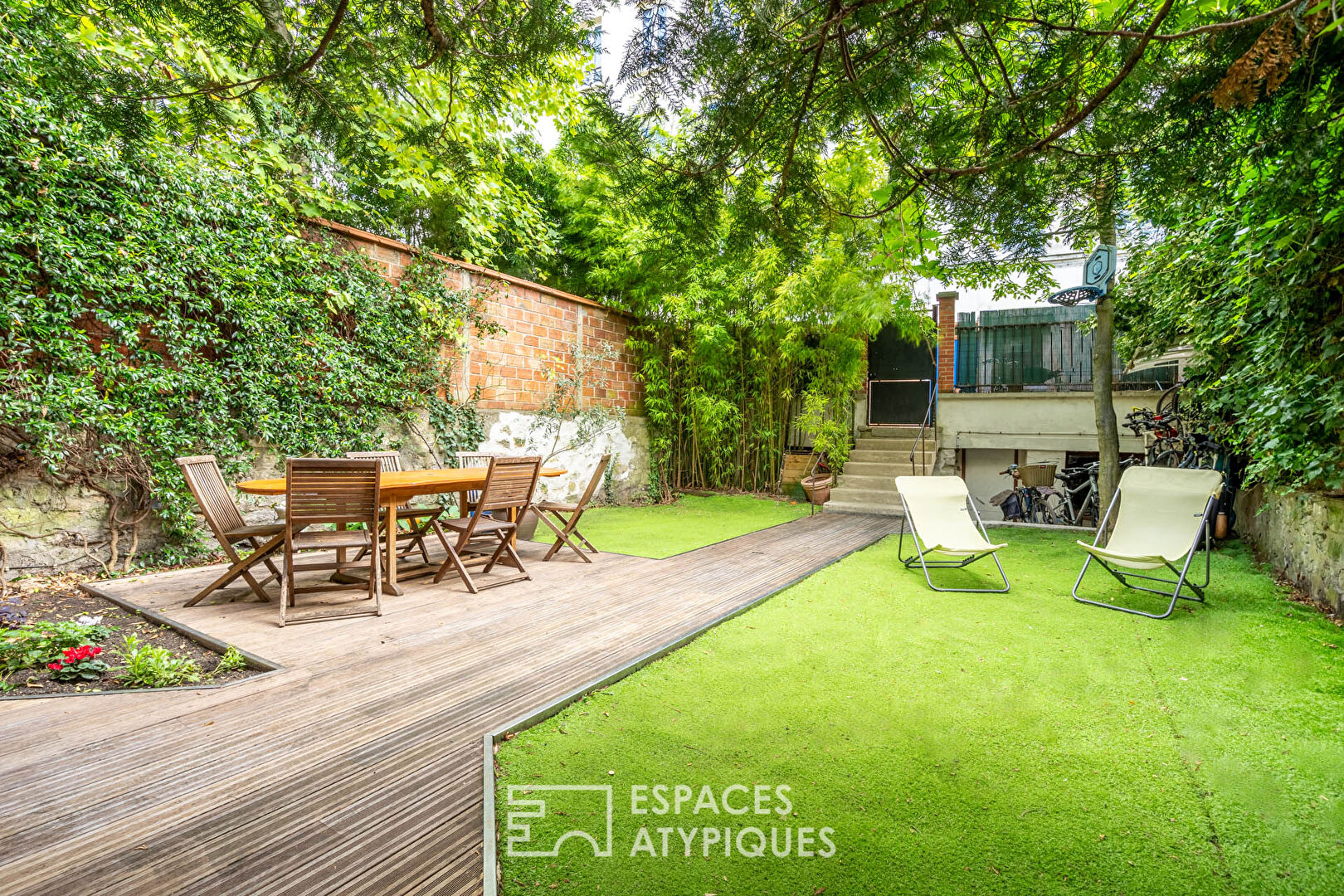 House with garden on the edge of the Magic Square