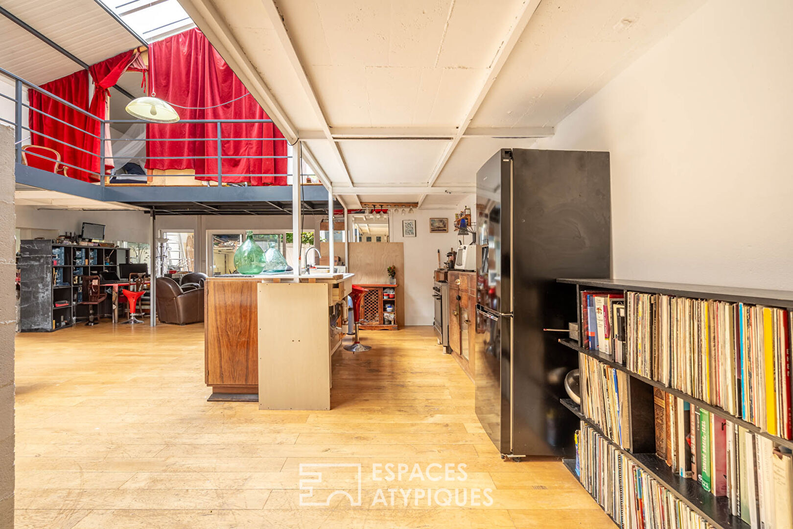 Loft to reinterpret with private courtyard and terrace