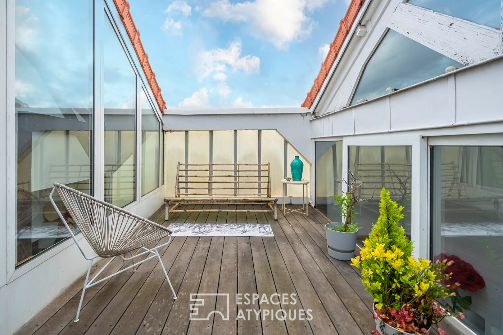 Triplex inversé avec piscine intérieure et terrasse