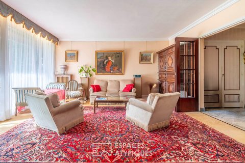 Family apartment to reinterpret with private garden Avenue de La Dame Blanche