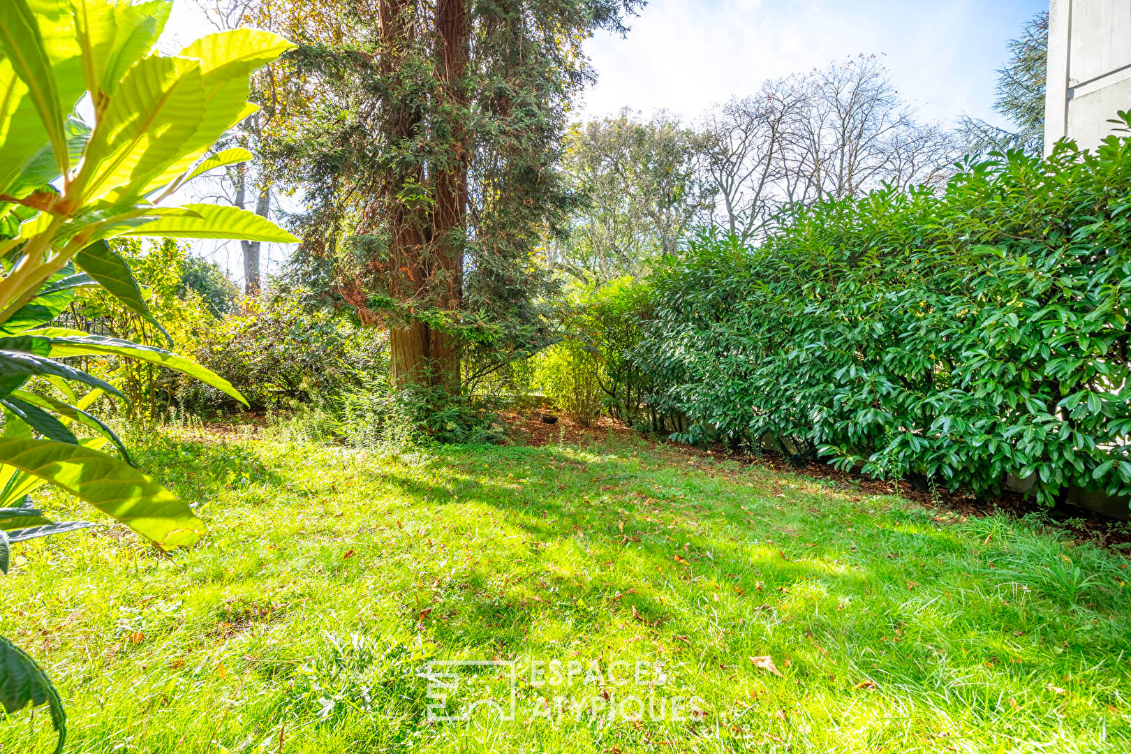 Appartement familial à réinterpréter avec jardin privatif Avenue de La Dame Blanche