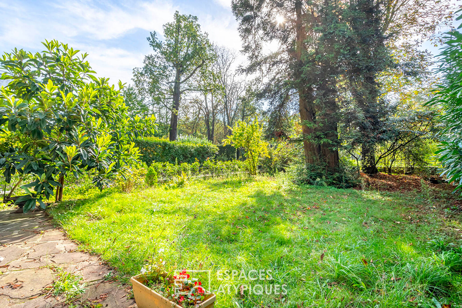 Appartement familial à réinterpréter avec jardin privatif Avenue de La Dame Blanche