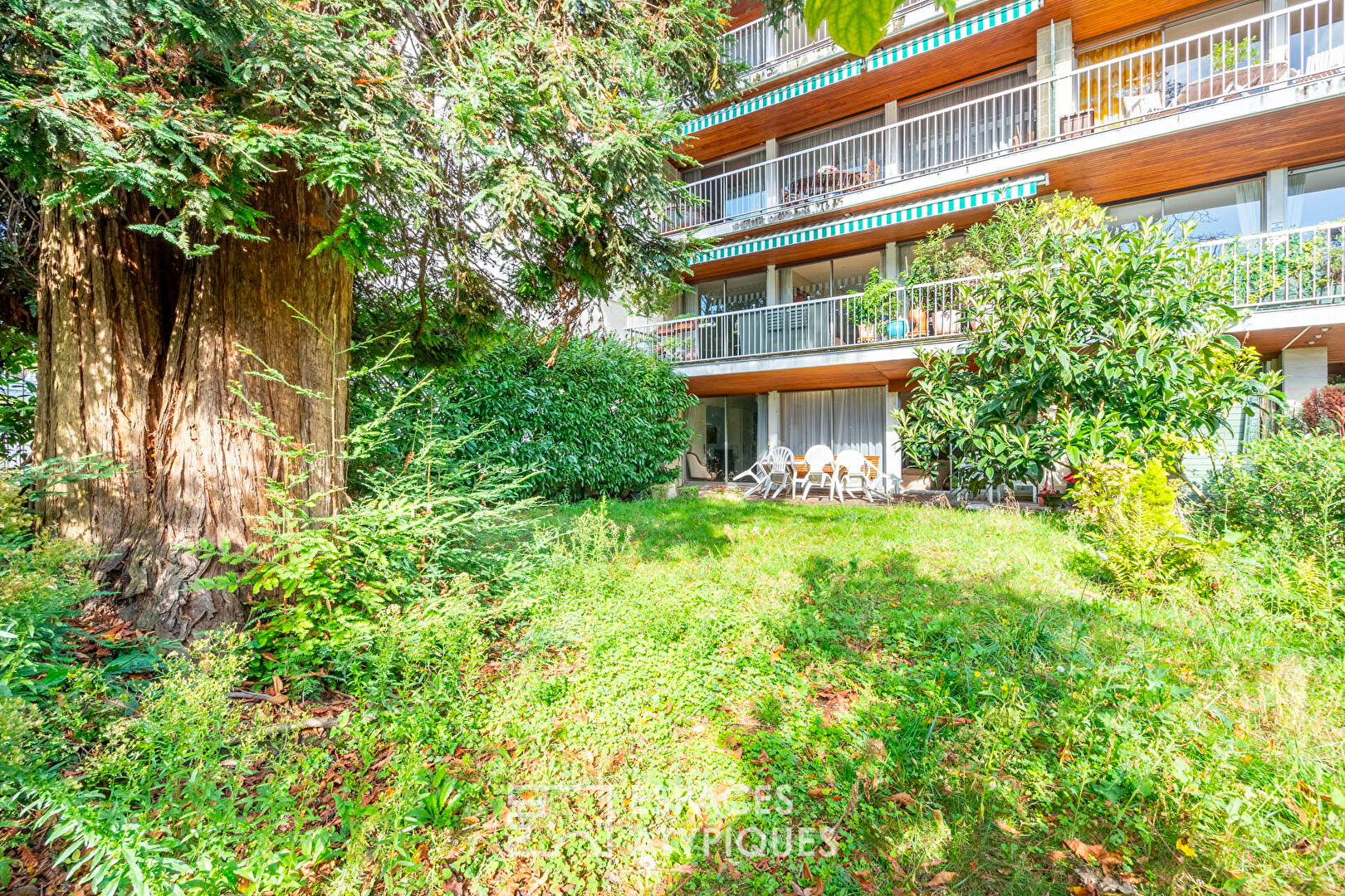 Appartement familial à réinterpréter avec jardin privatif Avenue de La Dame Blanche