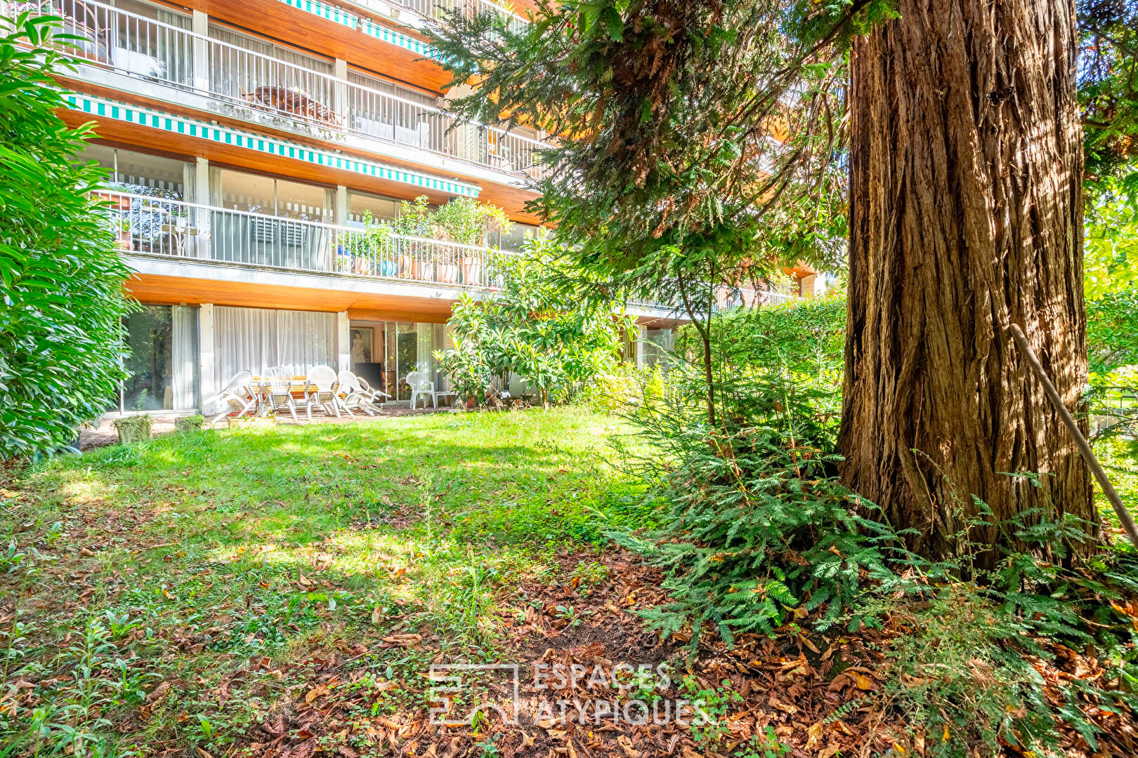 Appartement familial à réinterpréter avec jardin privatif Avenue de La Dame Blanche