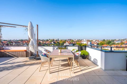 Appartement penthouse et sa terrasse fleurie comme un jardin