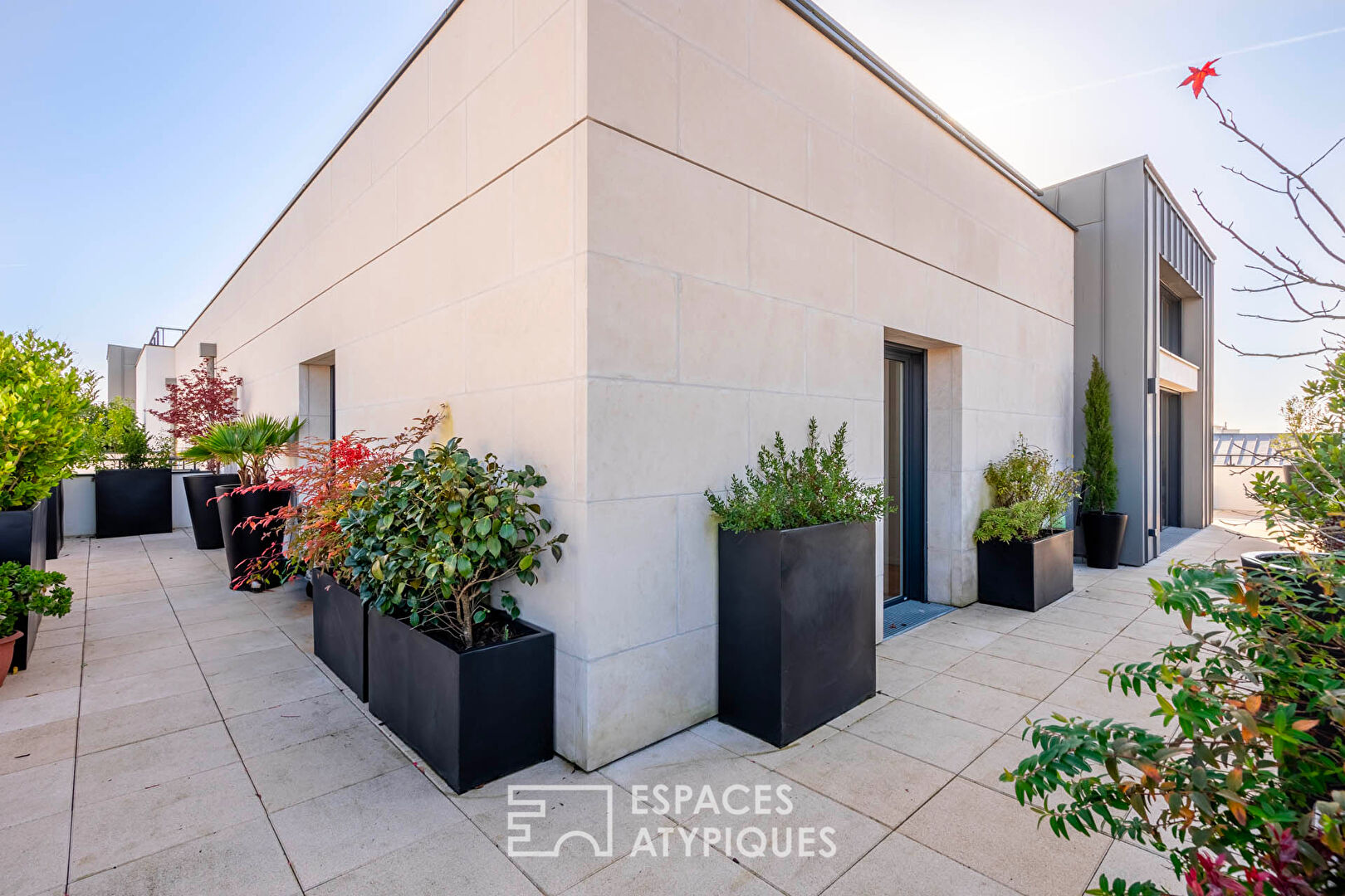 Appartement penthouse et sa terrasse fleurie comme un jardin