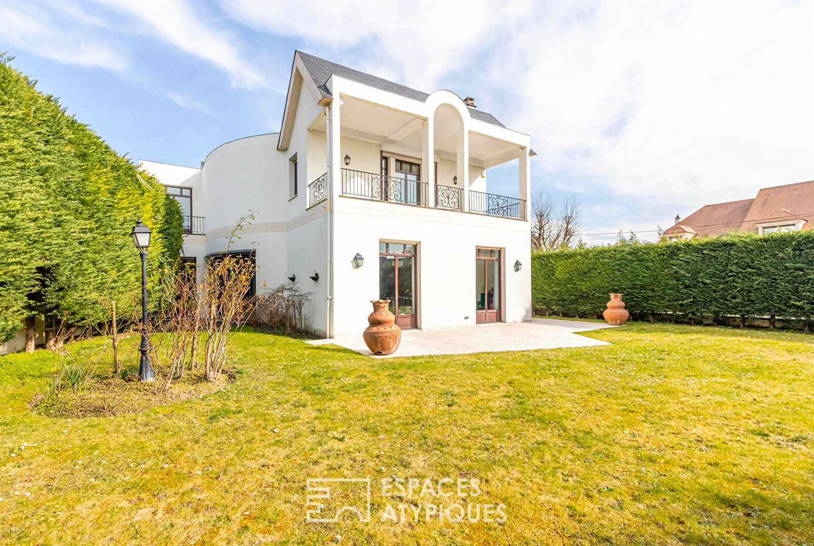 Exceptional villa in La Varenne Saint-Hilaire