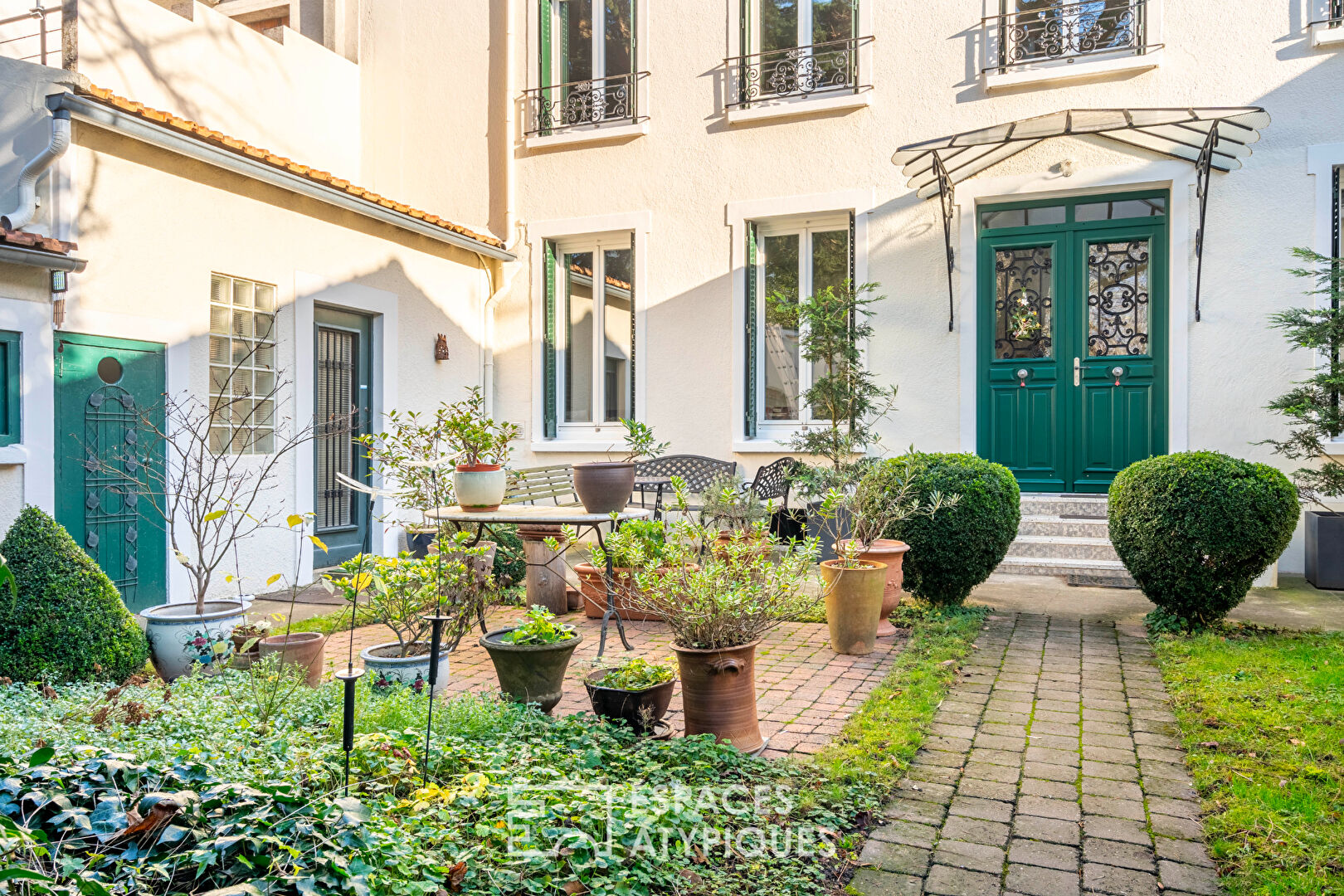 Bâtisse XIXème siècle rénovée et son jardin bucolique