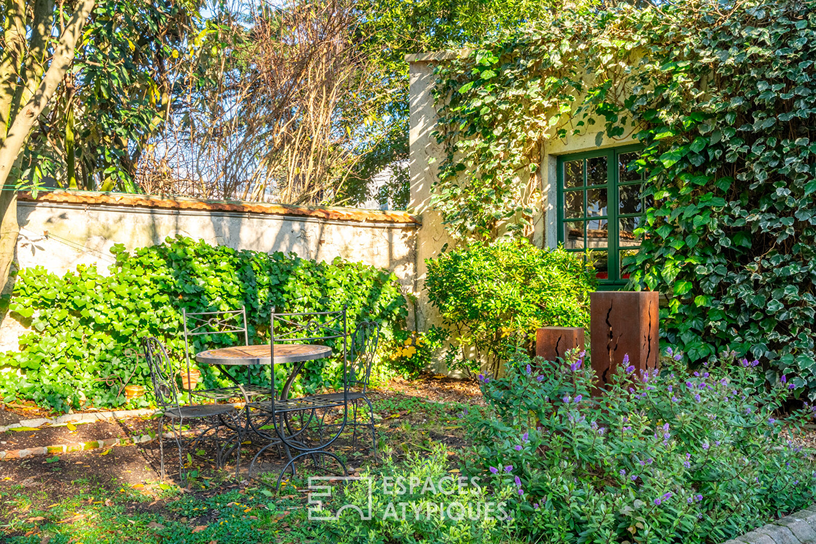 Bâtisse XIXème siècle rénovée et son jardin bucolique