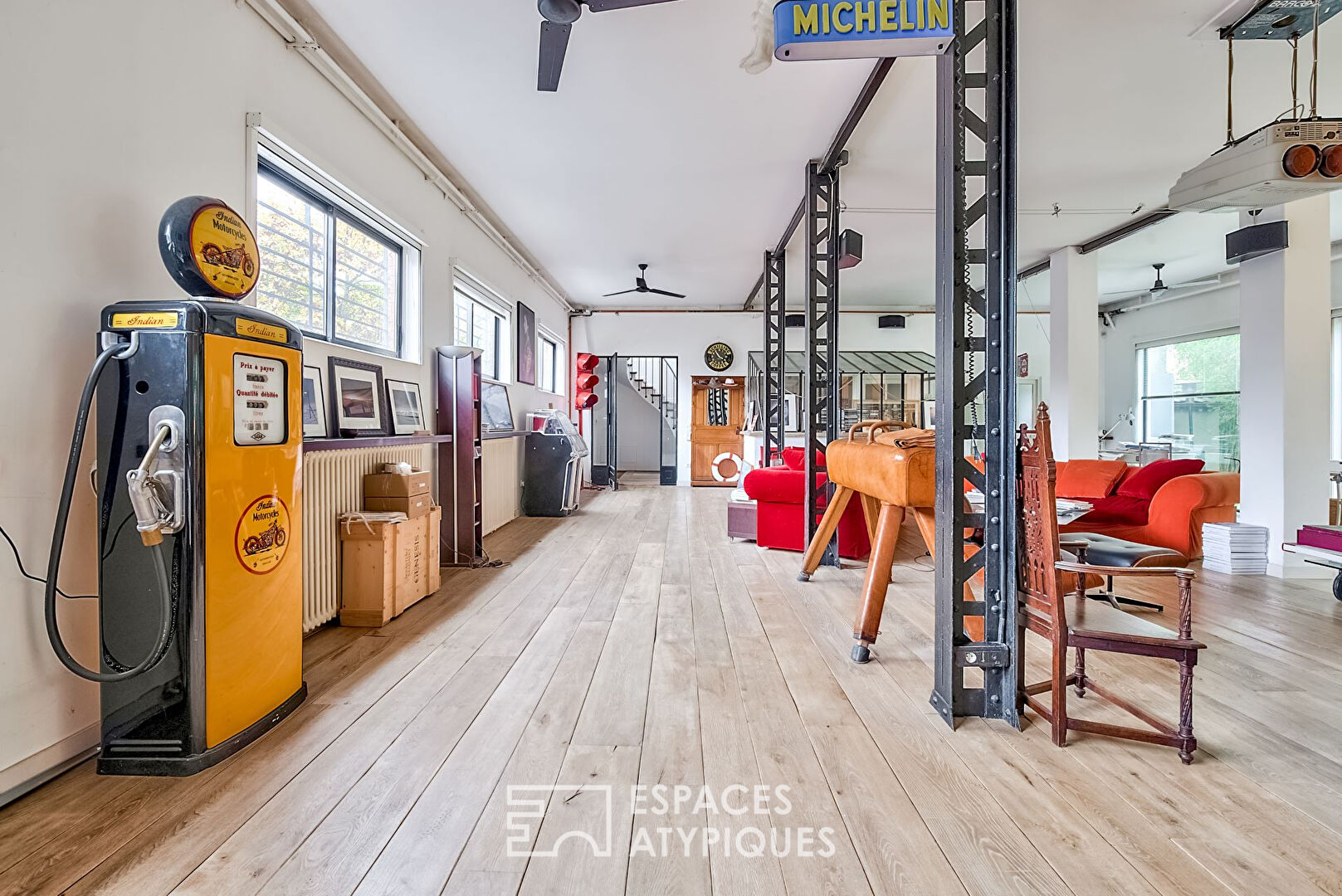 Industrial workshop converted into a family loft