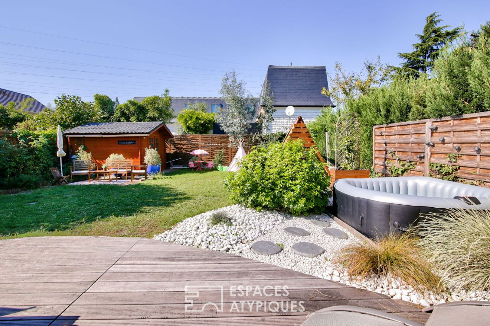 Maison avec jardin et terrasses