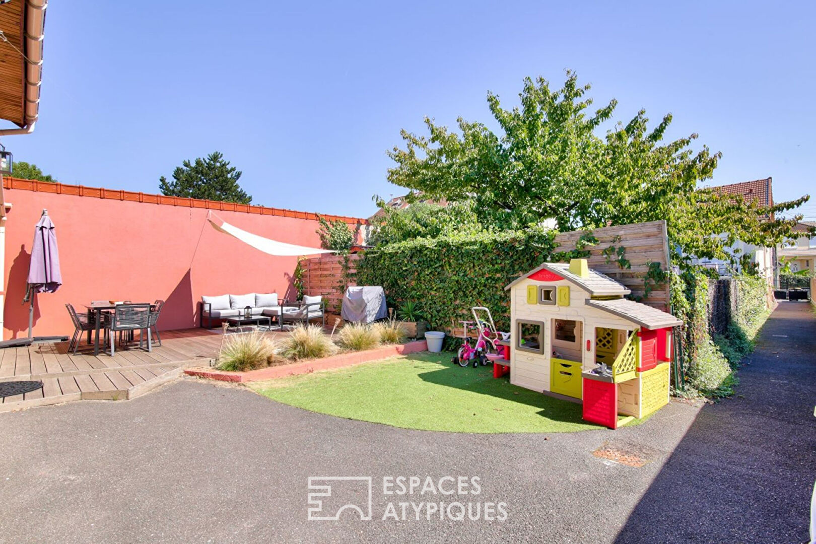 Maison avec jardin et terrasses