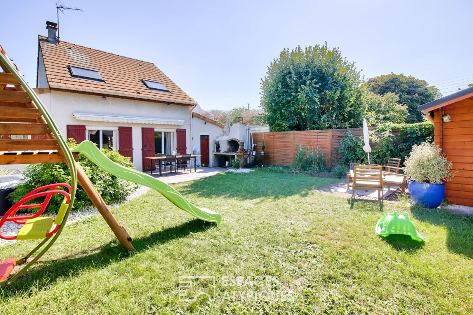 Maison avec jardin et terrasses