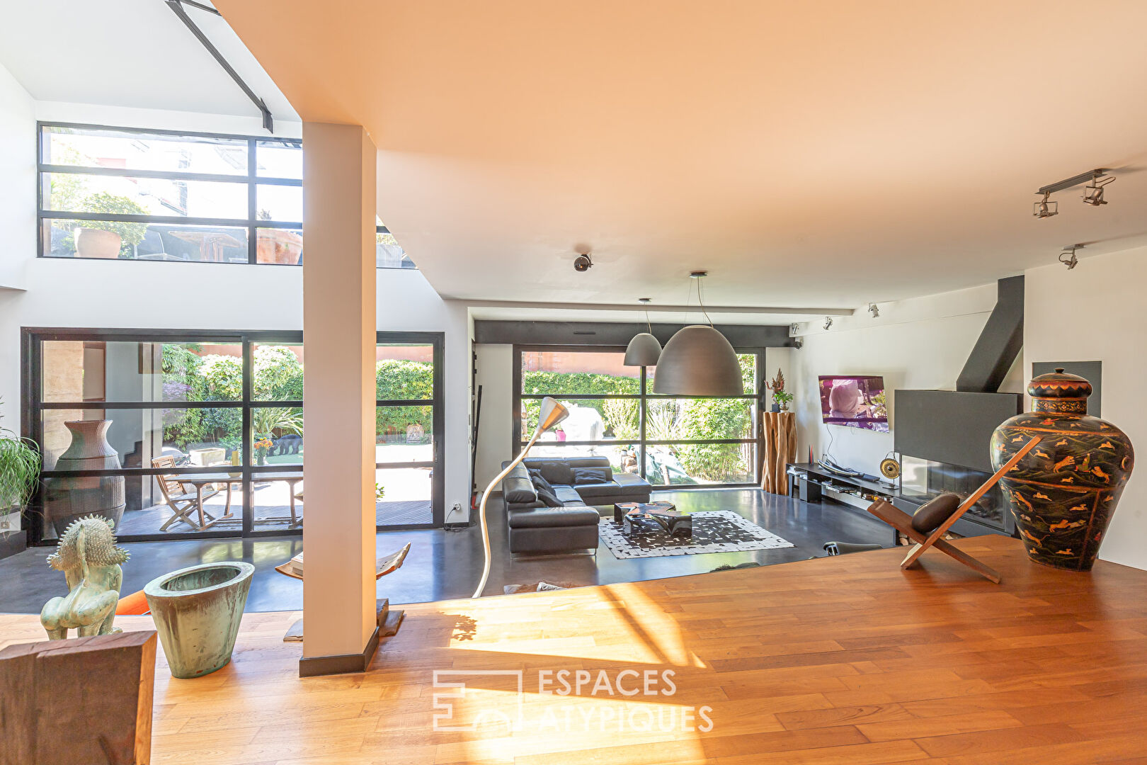 Exceptional loft with terrace and garden