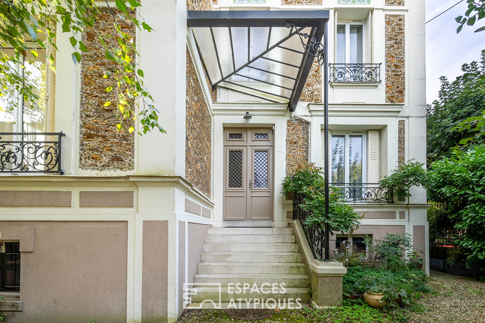 Maison bourgeoise avec terrasse et jardin