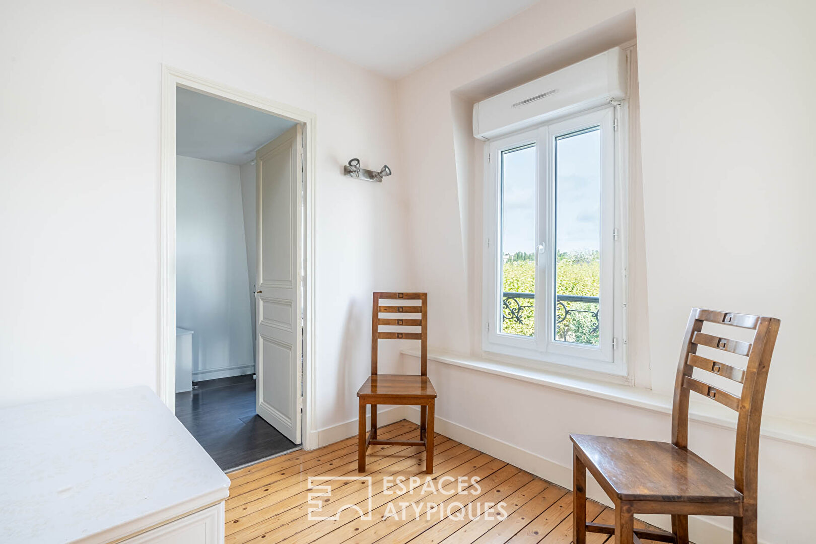 Maison bourgeoise avec terrasse et jardin