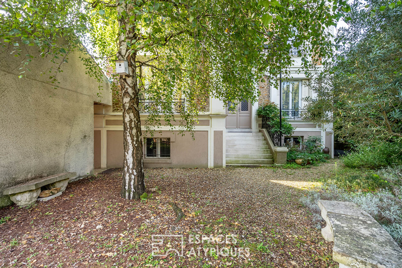 Maison bourgeoise avec terrasse et jardin