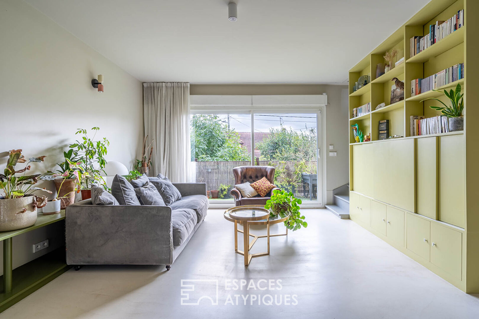 House with terrace and garden