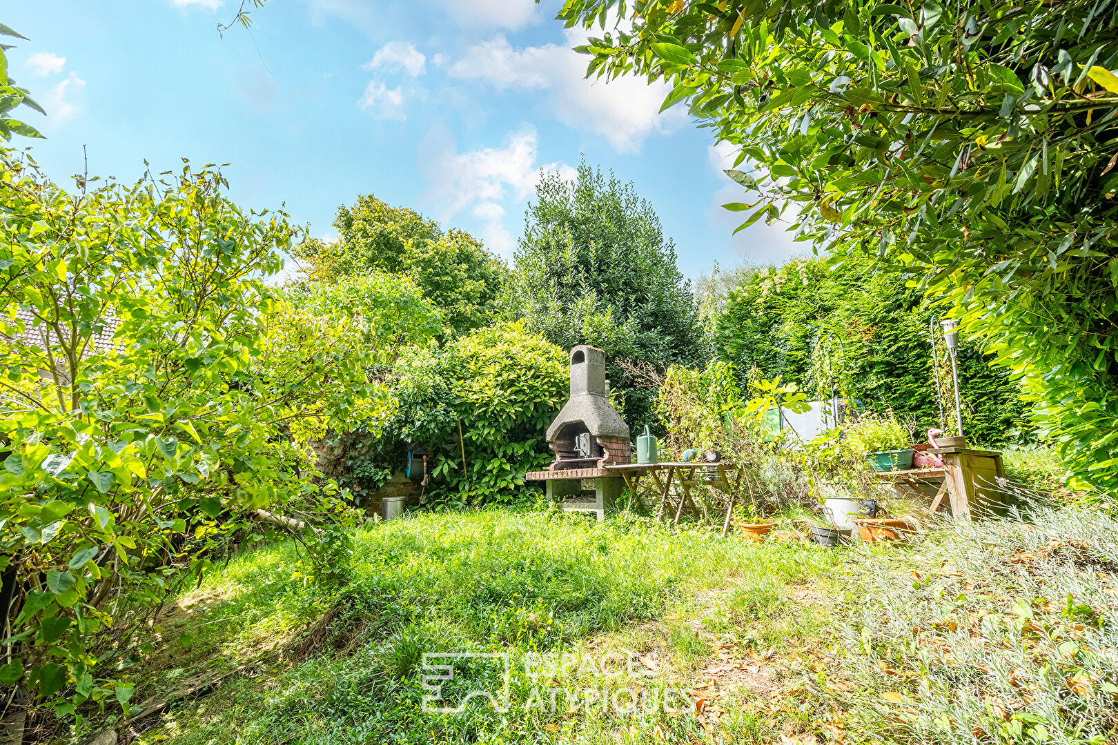 Maison avec terrasse et jardin