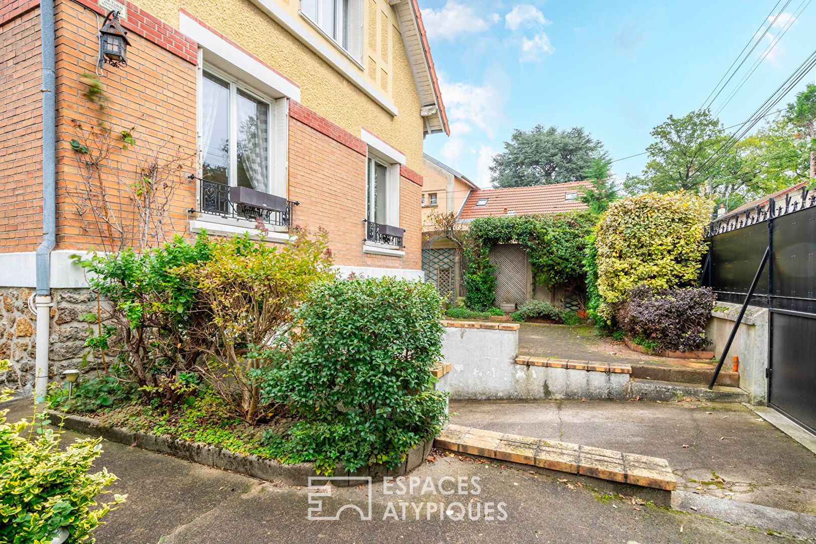 1900 house with garden