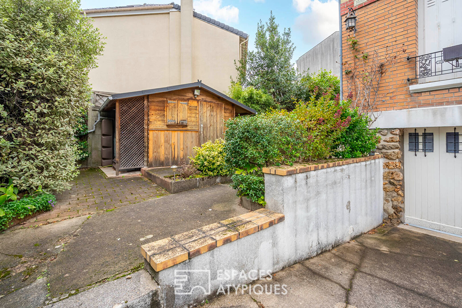 1900 house with garden