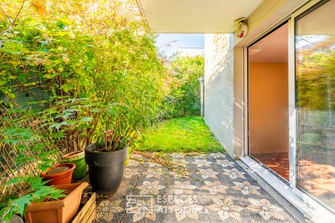 Apartment with garden