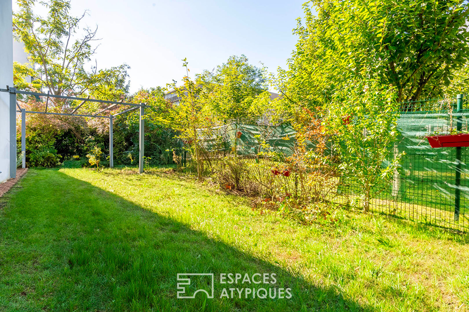 Apartment with garden