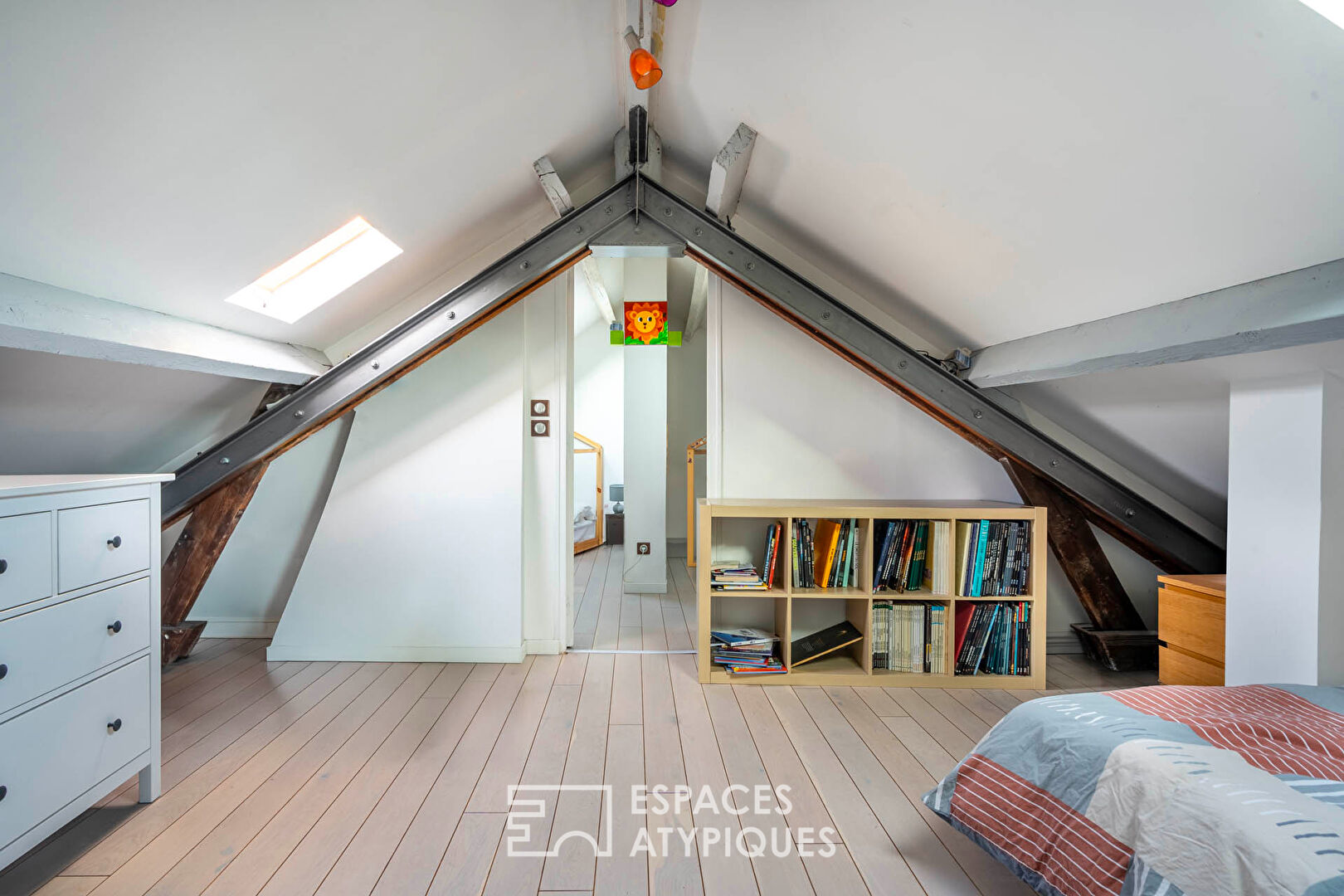 Duplex en dernier étage avec vue sur la Basilique de Saint-Denis