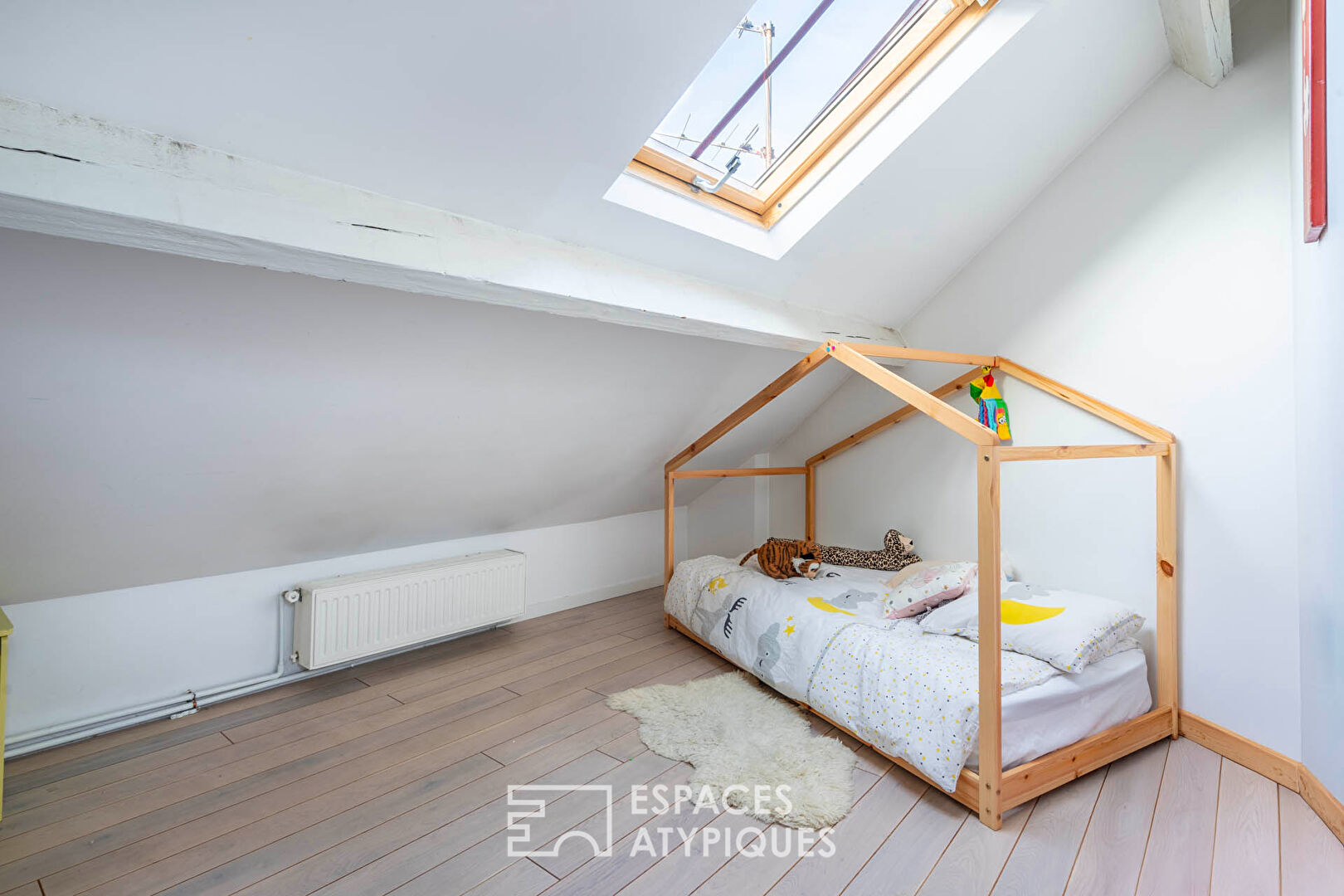 Duplex en dernier étage avec vue sur la Basilique de Saint-Denis