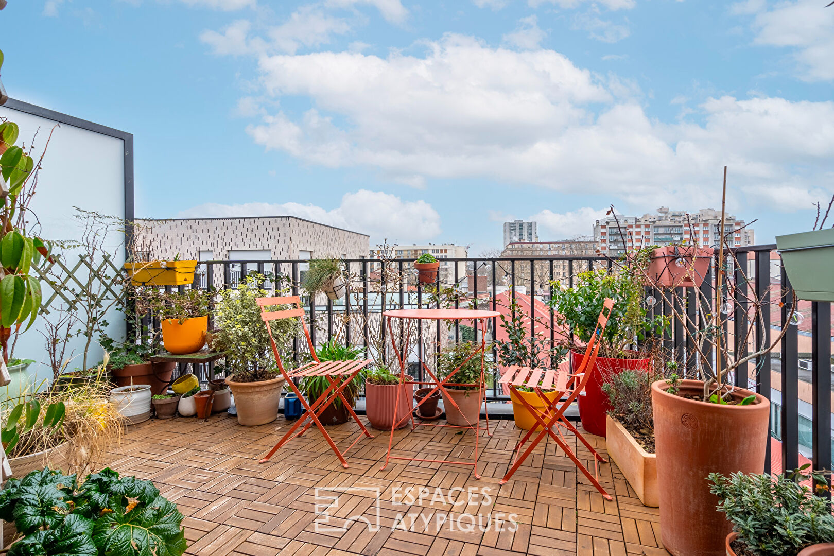 Top floor apartment with terrace and balcony