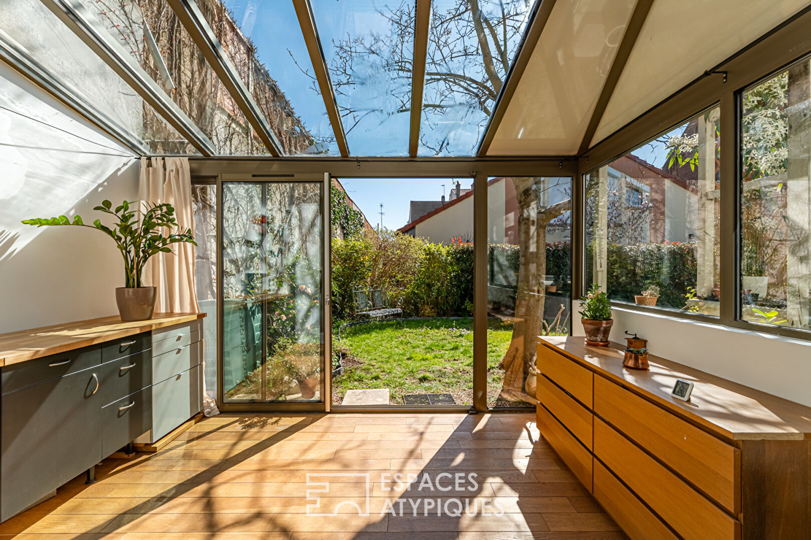 Maison-loft avec jardin et terrasse dans ancienne imprimerie