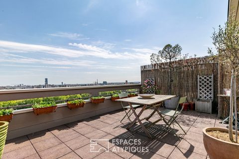 Duplex with large terraces on the top floor to renovate.