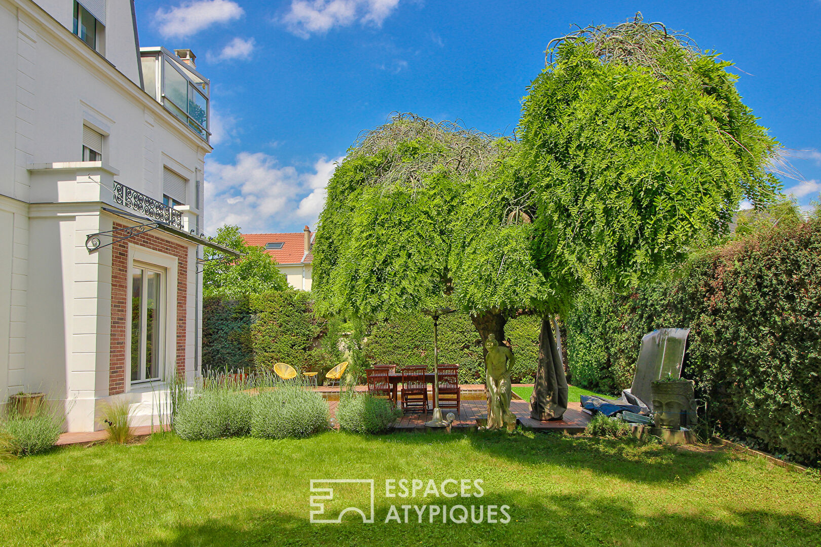 Renovated bourgeois house with swimming pool