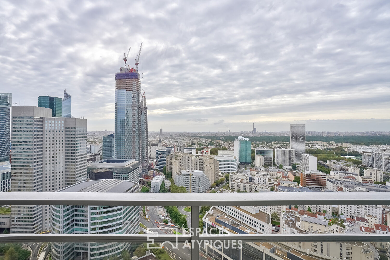 Very high floor with balcony and breathtaking view