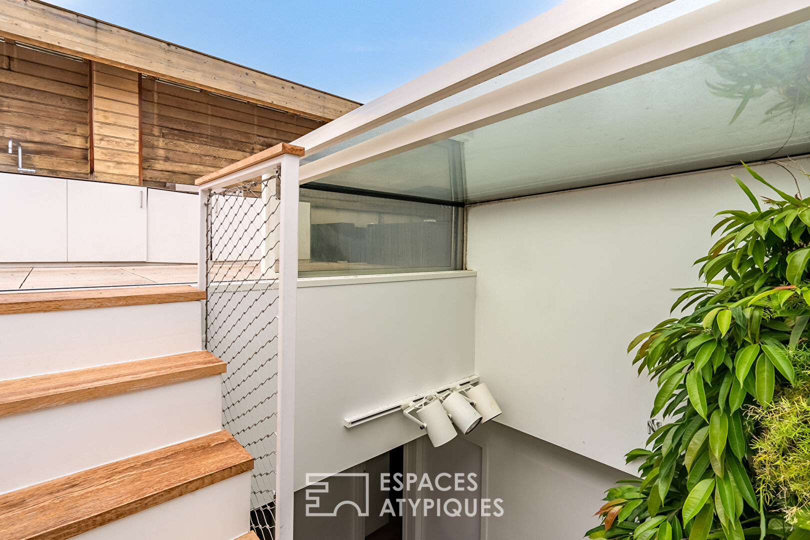 Architect’s house with garden and roof terrace overlooking the Eiffel Tower in Issy-les-Moulineaux