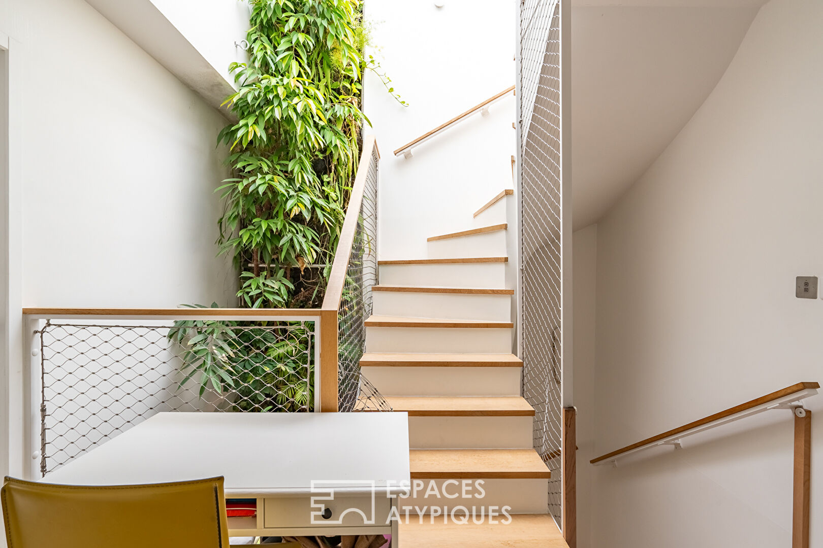 Architect’s house with garden and roof terrace overlooking the Eiffel Tower in Issy-les-Moulineaux