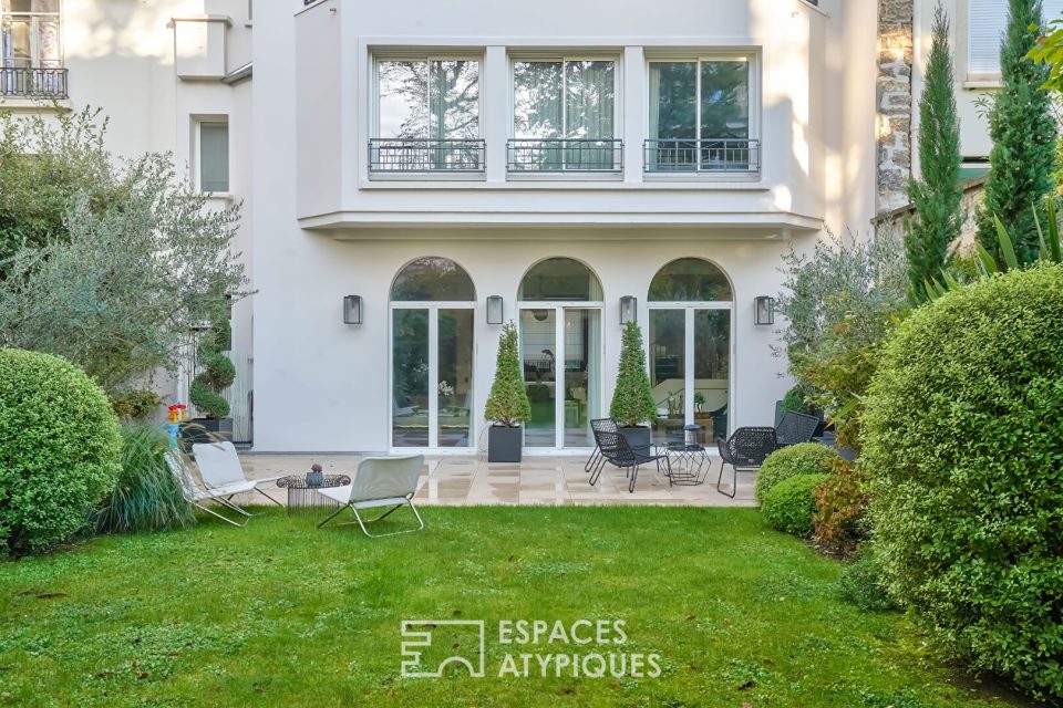 Sublime duplex familial avec jardin dans un square privatif à Neuilly