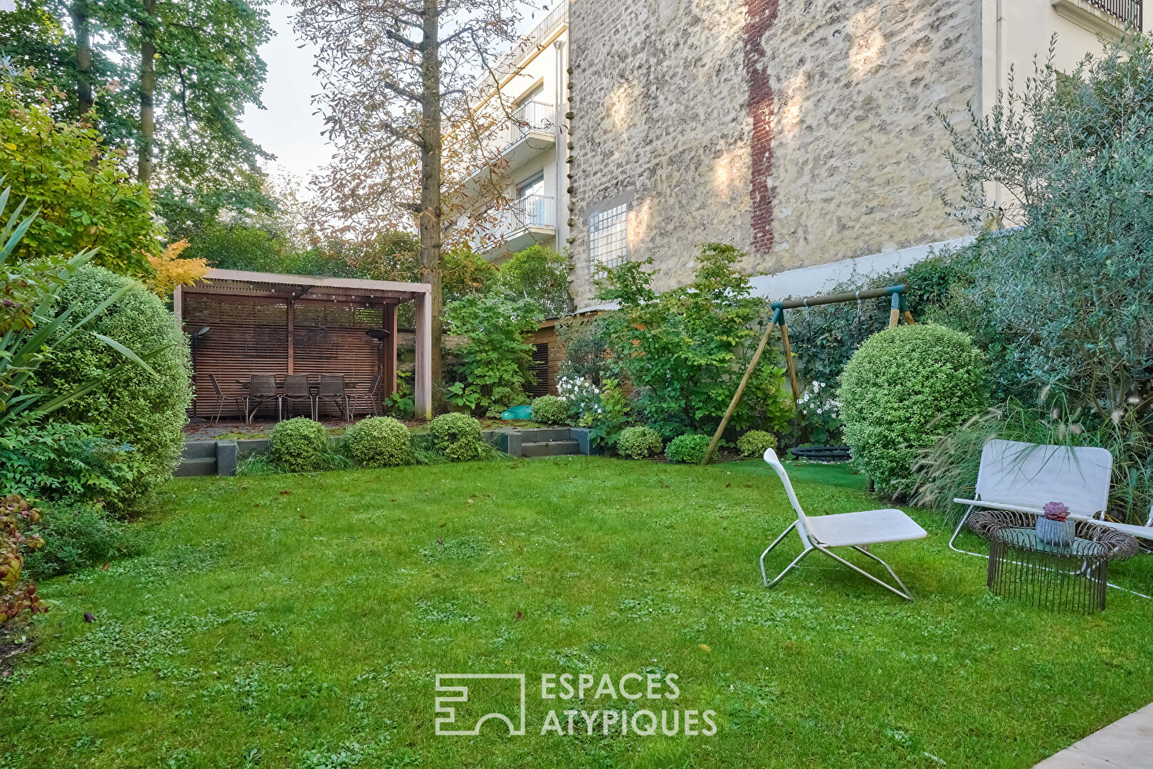 Sublime duplex familial avec jardin dans un square privatif à Neuilly