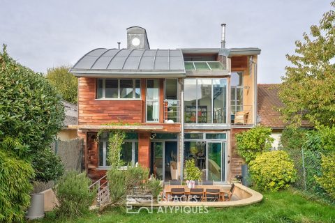 Architect’s house and its garden in a private cul-de-sac