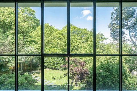 Architect house on the edge of the forest with garden and roof terrace