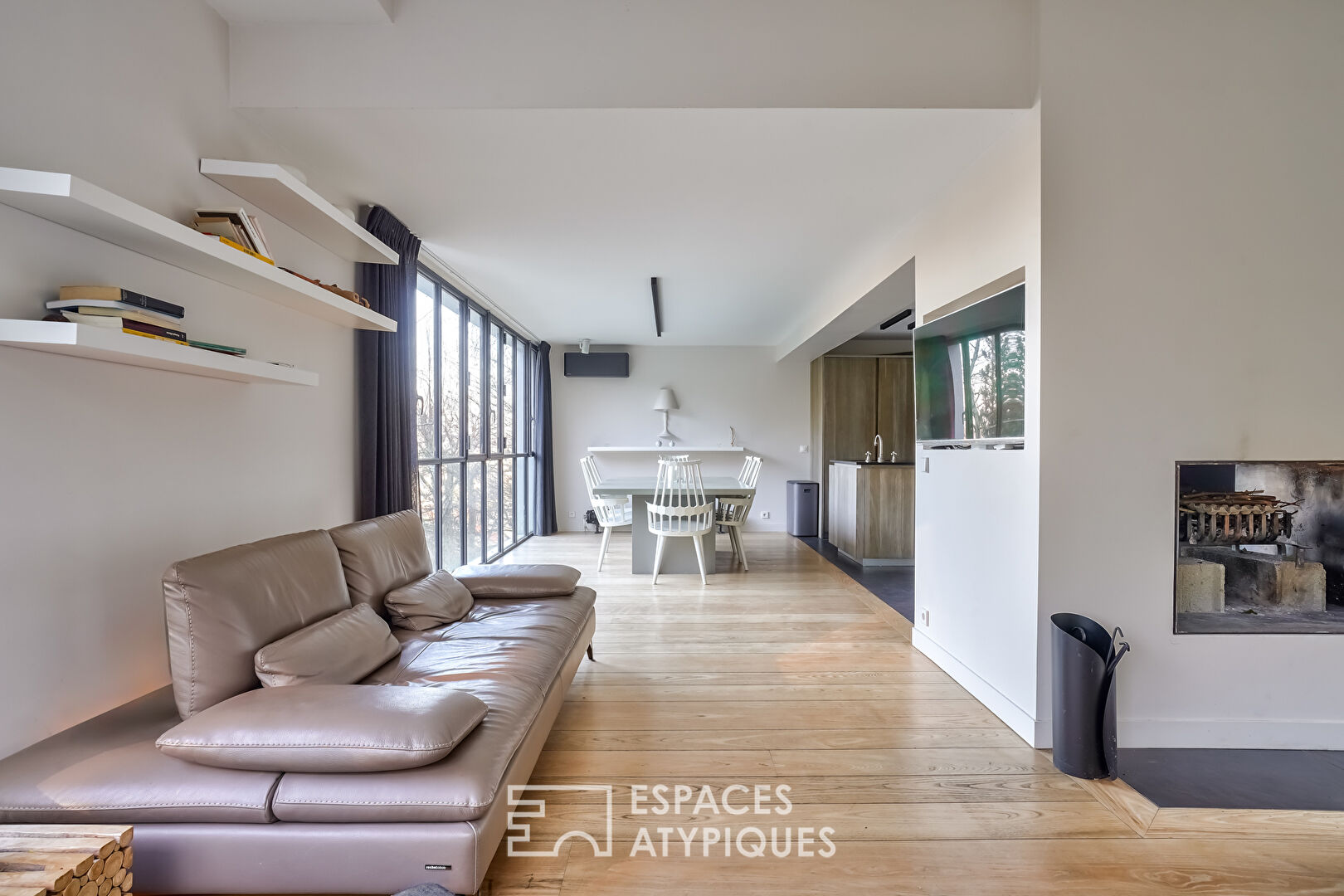 Maison d’architecte en lisière de forêt avec jardin et toit-terrasse