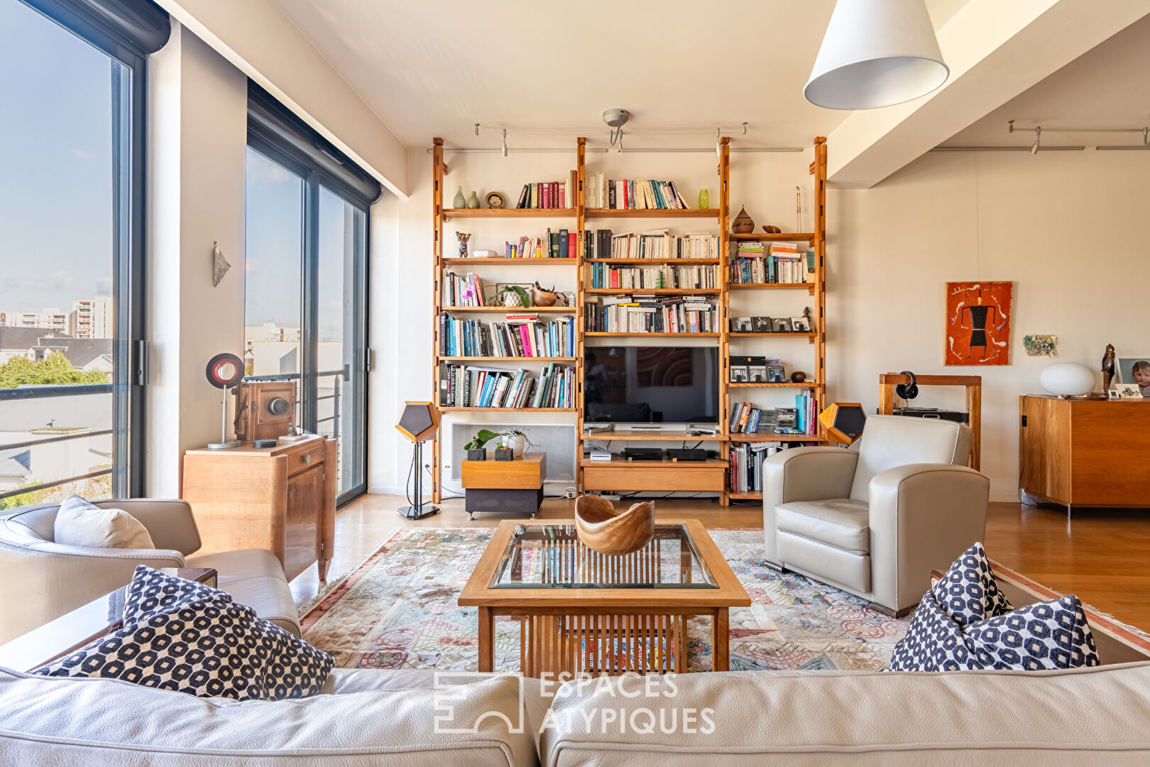 Contemporary Loft Apartment with Shared Garden