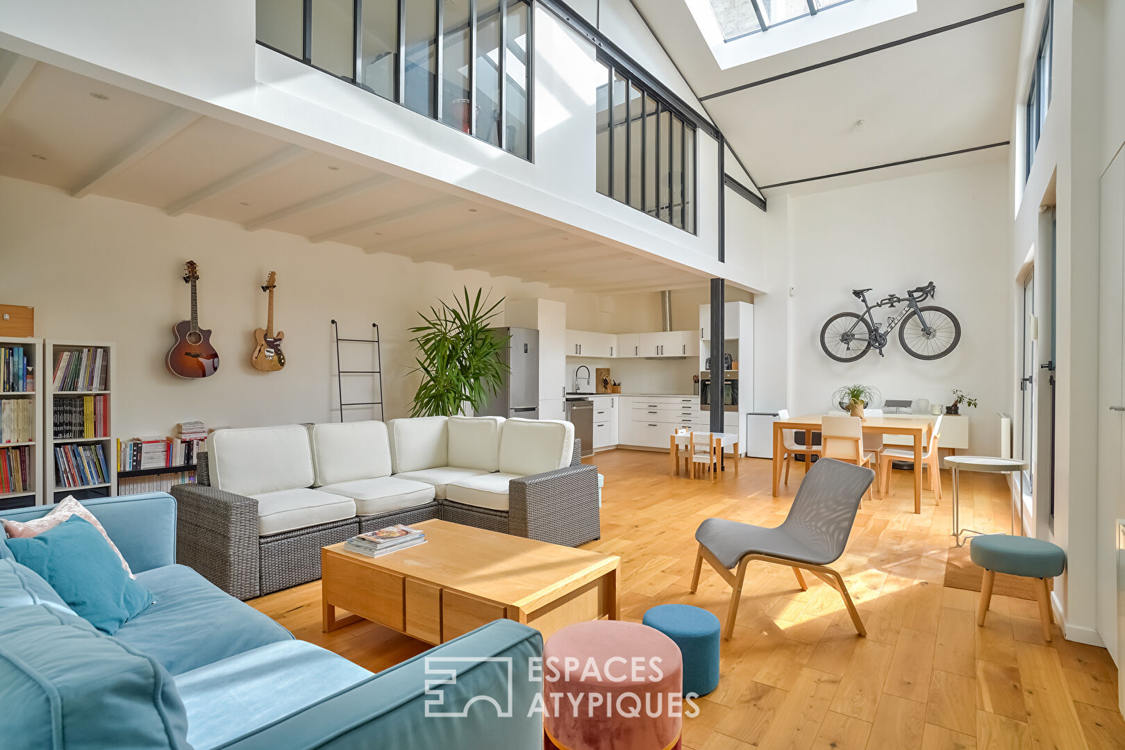 Loft with terrace at Courbevoie station