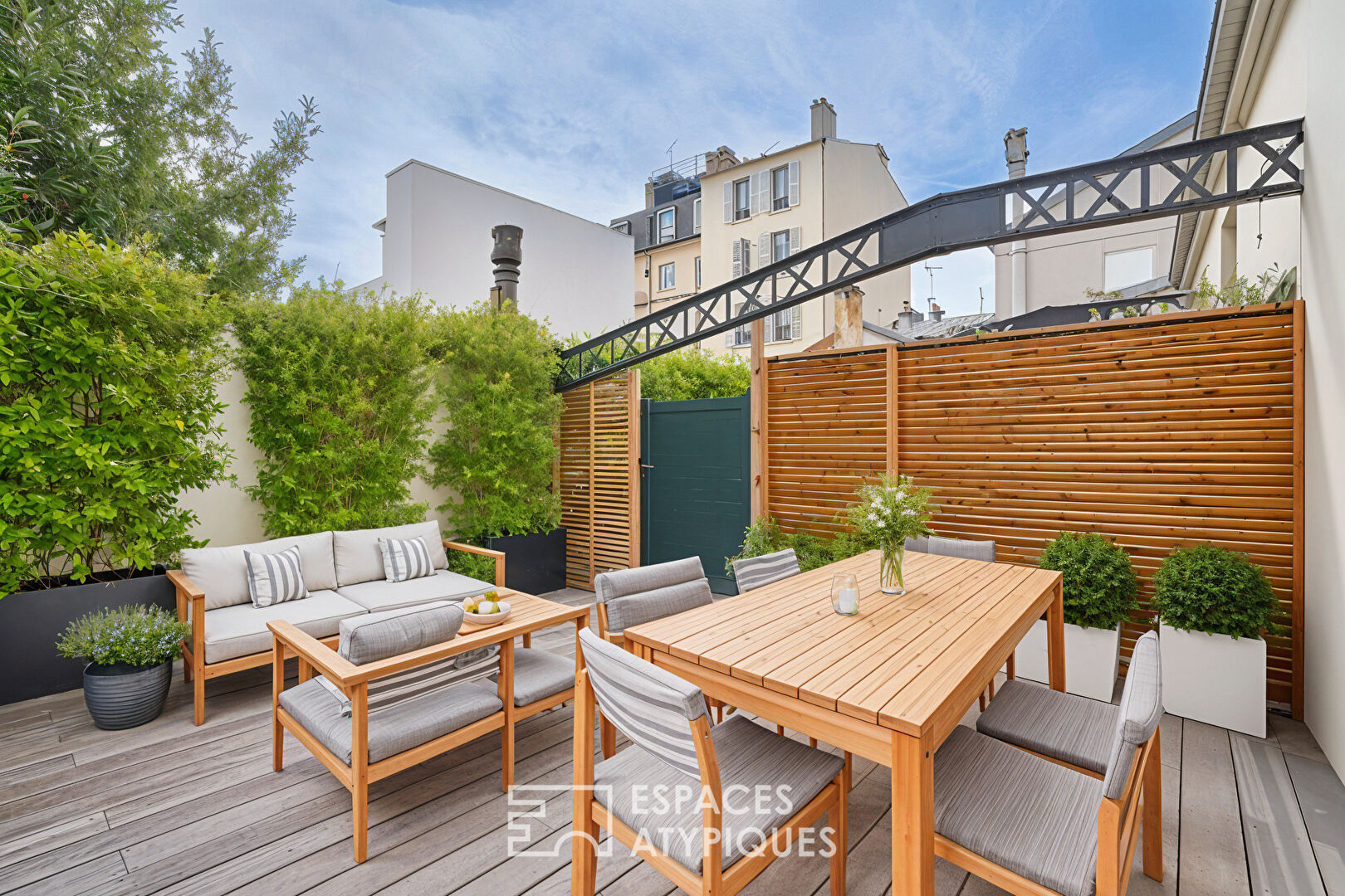 Loft with terrace at Courbevoie station